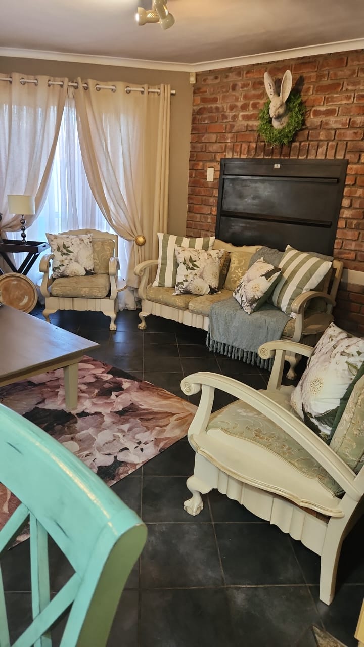 To Let 5 Bedroom Property for Rent in Fraaiuitsig Western Cape